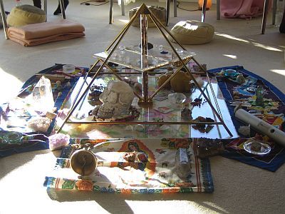 pyramide_skulls